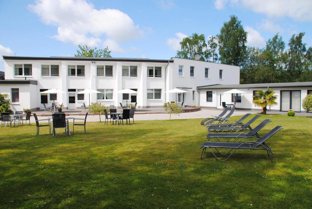 Appartementanlage-Ferienwohnungen Weisse Moewe Sassnitz Exterior foto