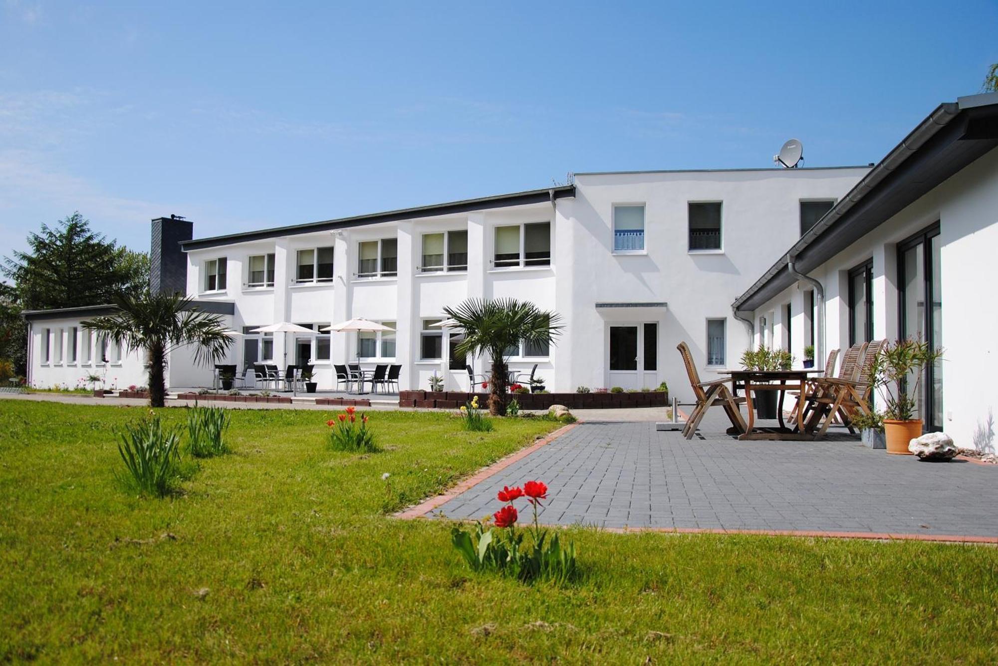 Appartementanlage-Ferienwohnungen Weisse Moewe Sassnitz Exterior foto